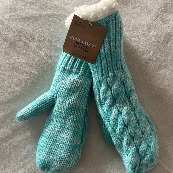 Mittens - Picture 1 of 2